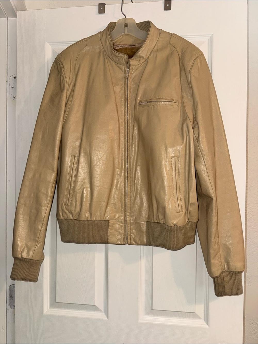 Vintage 80s Men's Tan real Leather Bomber Jacket - removable inside lining.